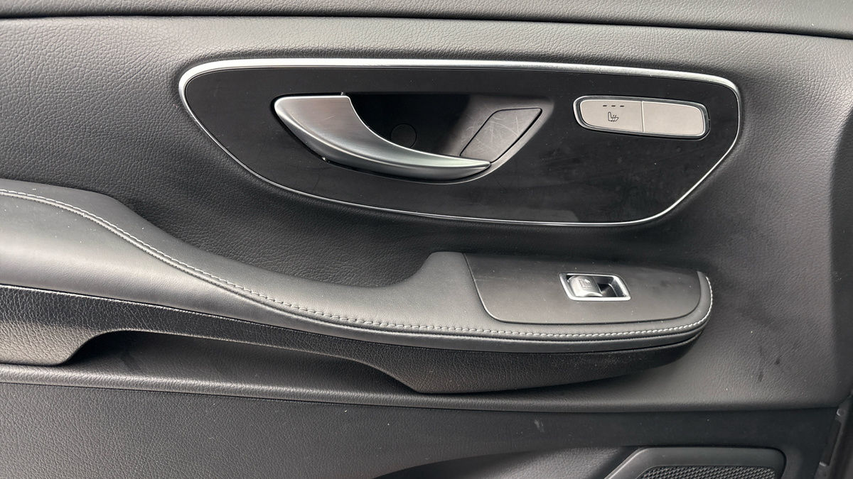 Mercedes-Benz V Class Image 19