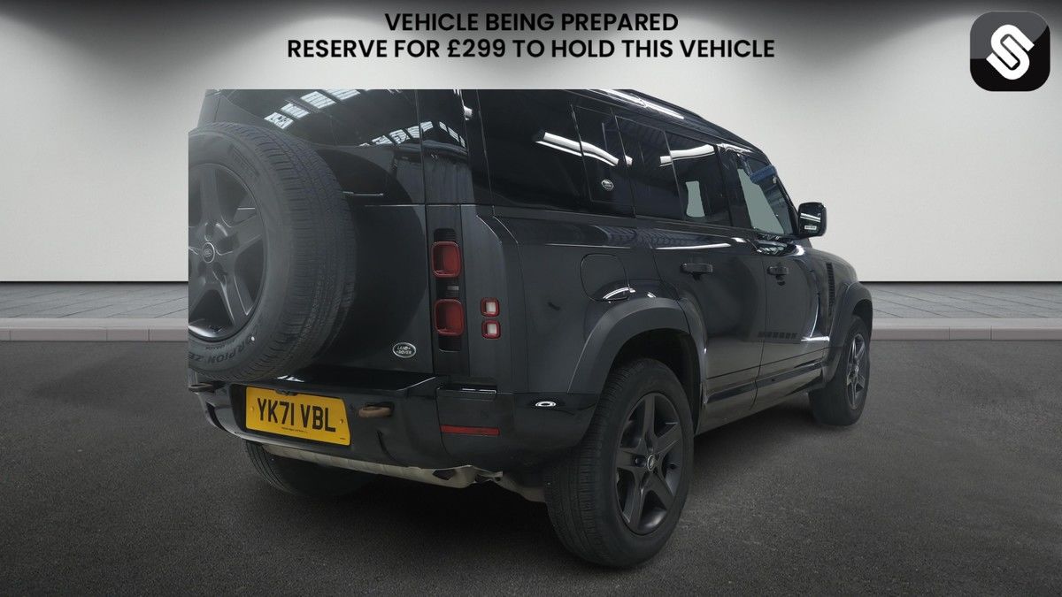 Land Rover Defender 110 Image 4