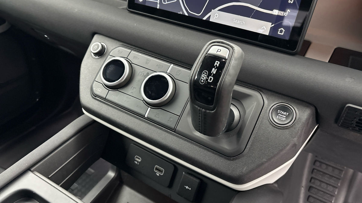 Land Rover Defender 90 Image 6