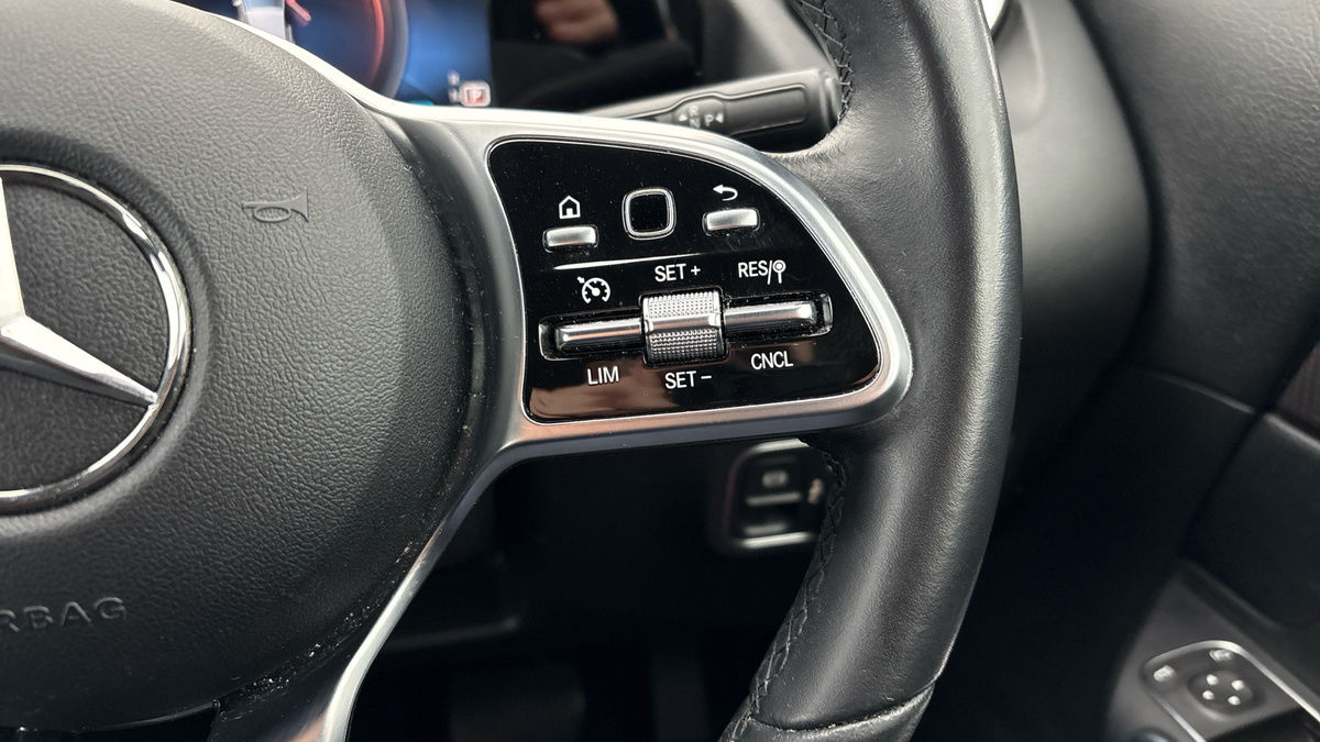 Mercedes-Benz GLA Image 14