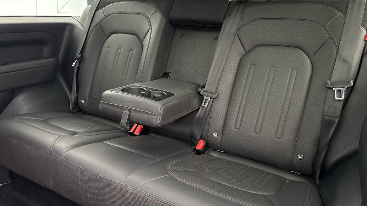 Land Rover Defender 90 Image 9
