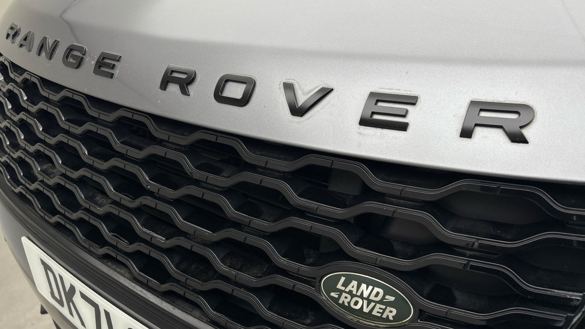 Land Rover Range Rover Velar Image 24