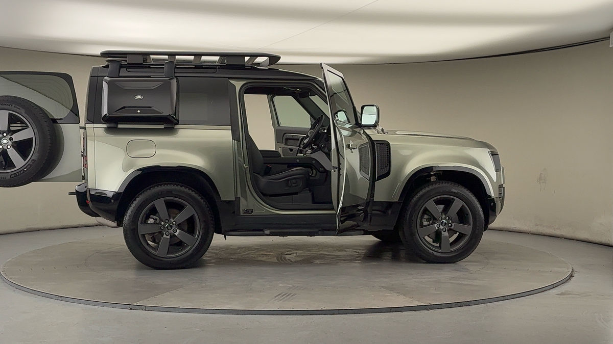 More views of Land Rover Defender 90