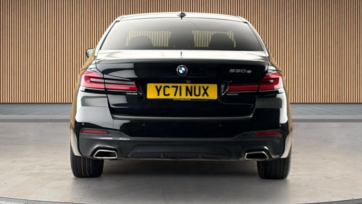 BMW 5 Series Image 4