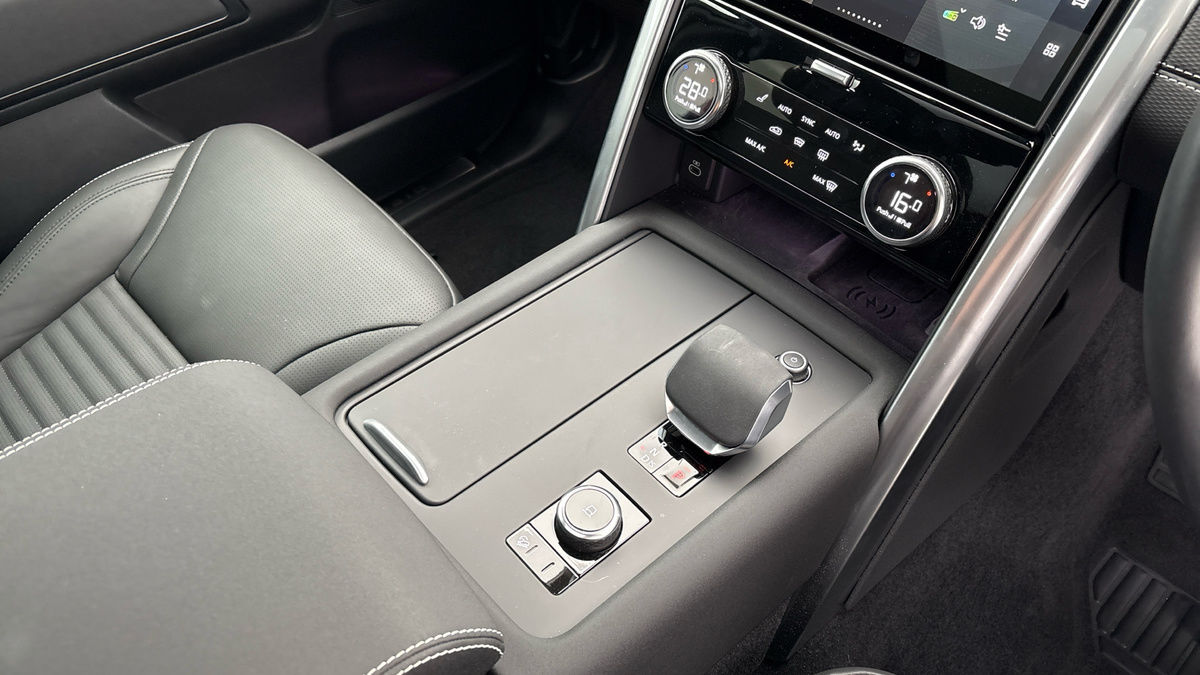 Land Rover Discovery Image 18