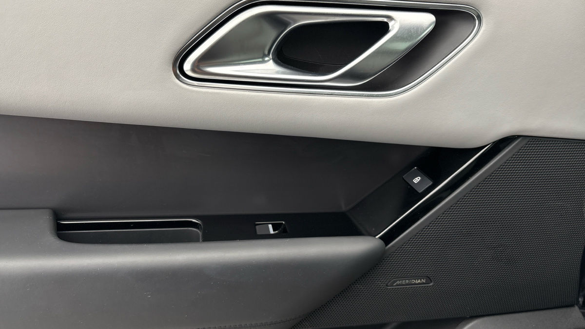 Land Rover Range Rover Velar Image 19