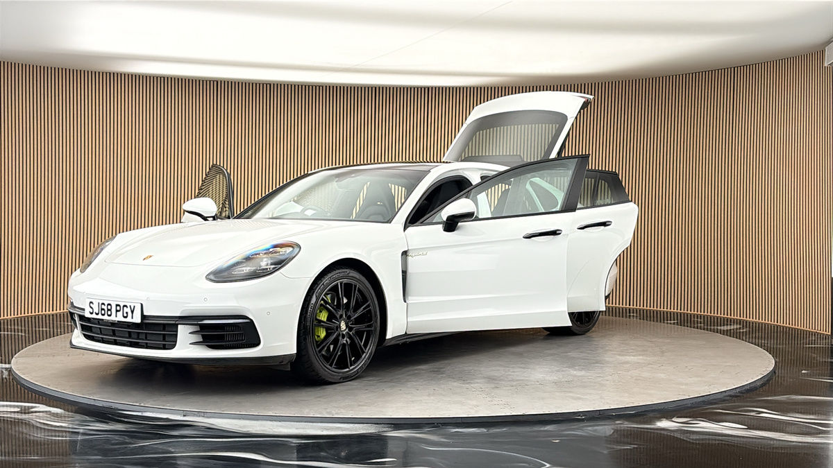 More views of Porsche Panamera