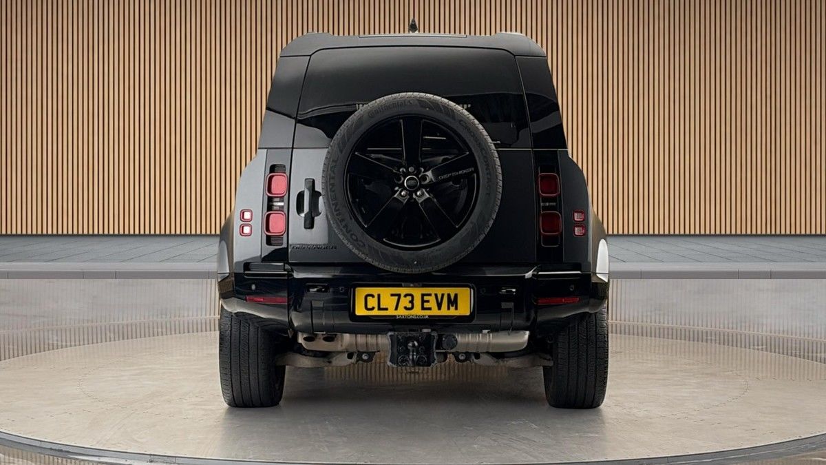 Land Rover Defender 110 Image 4