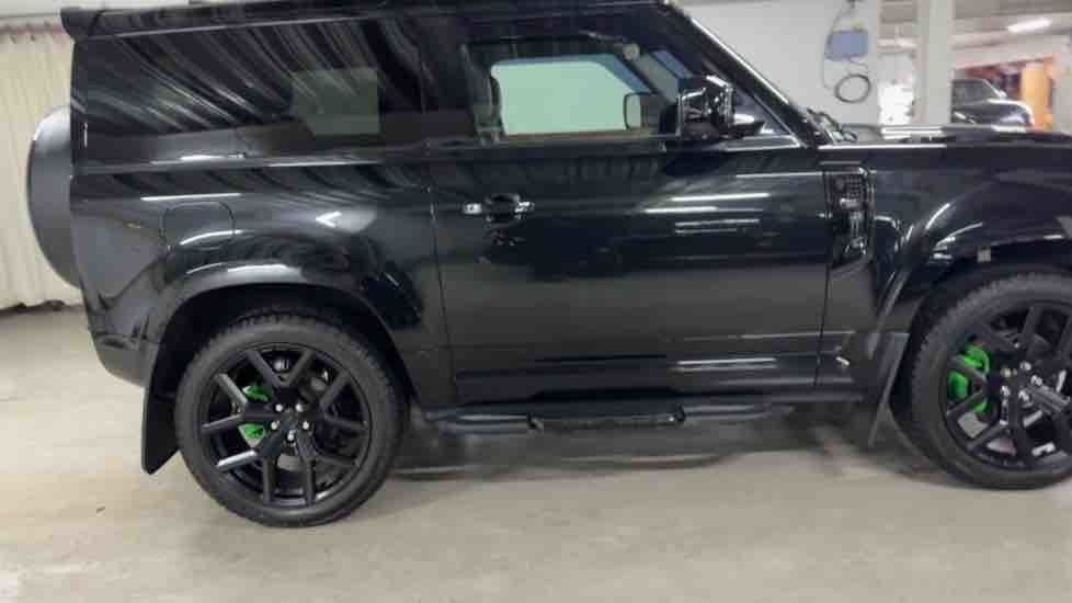 More views of Land Rover Defender 90