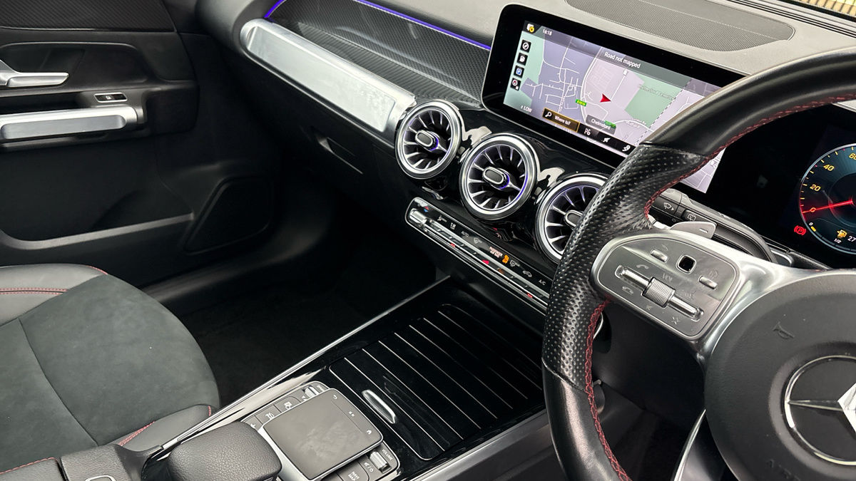 Mercedes-Benz GLB Image 18