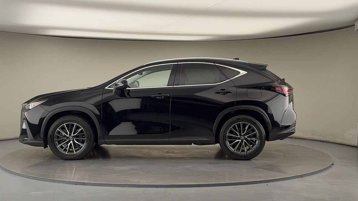 Lexus NX Image 15