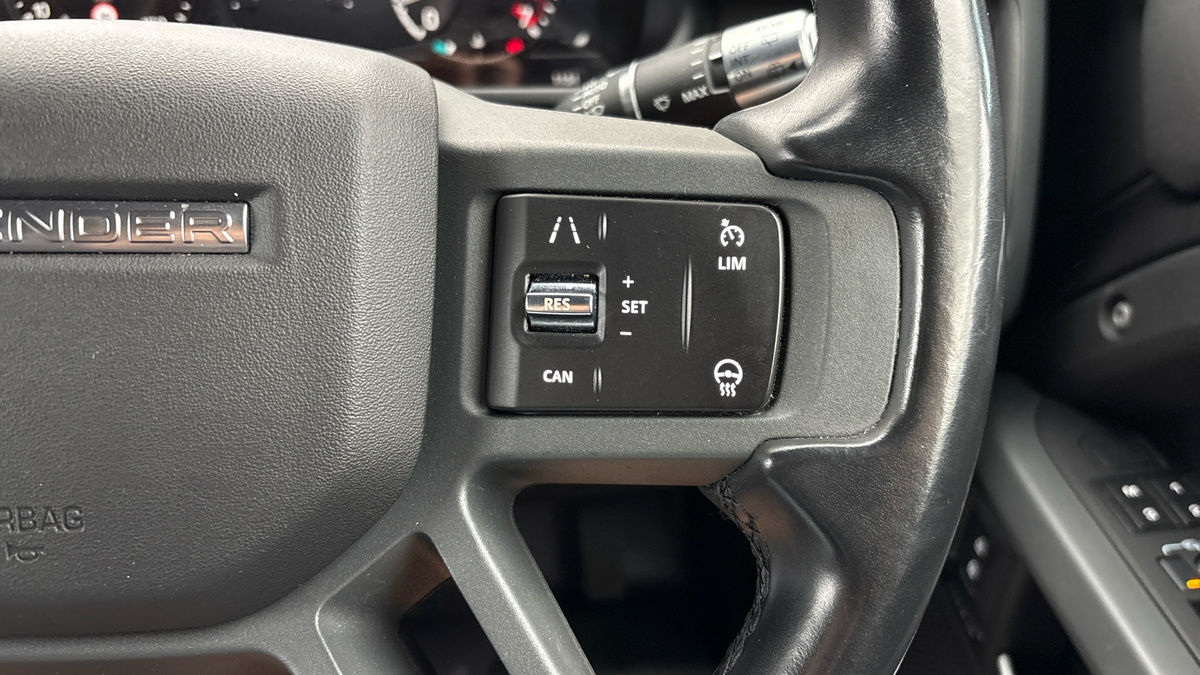 Land Rover Defender 110 Image 14
