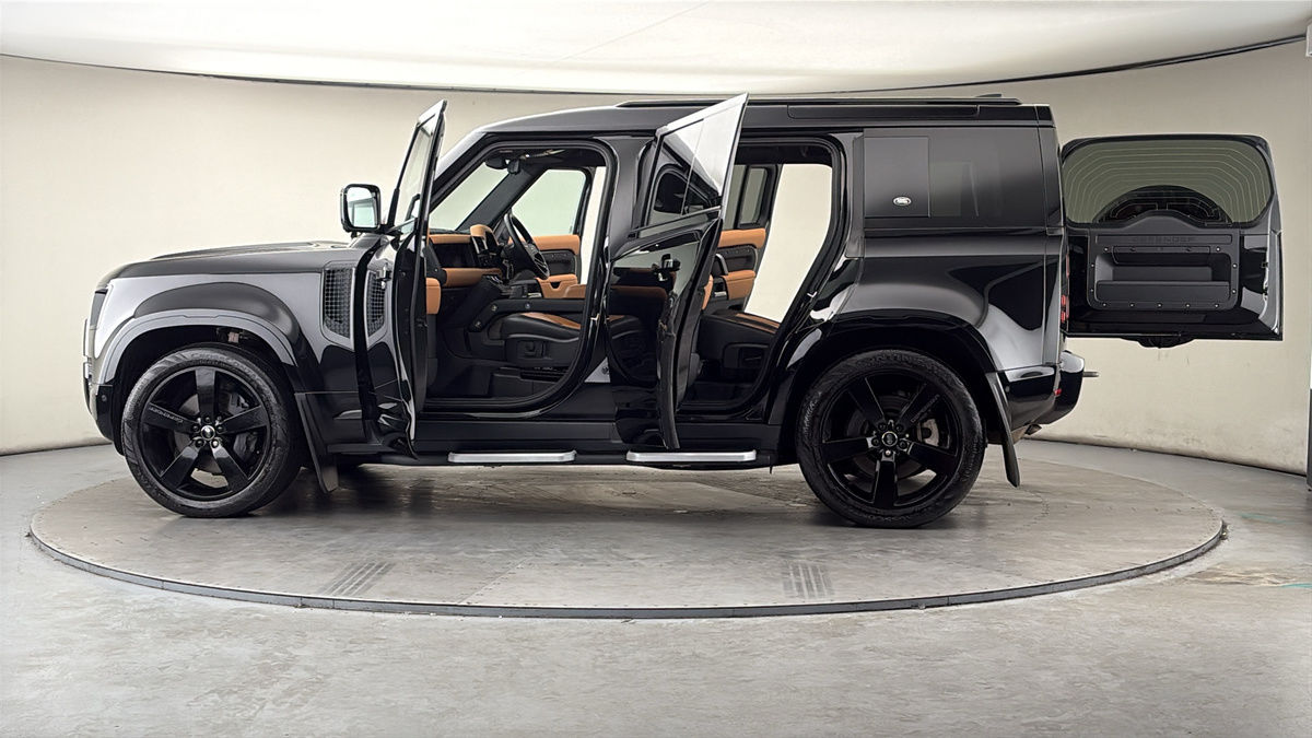More views of Land Rover Defender 110