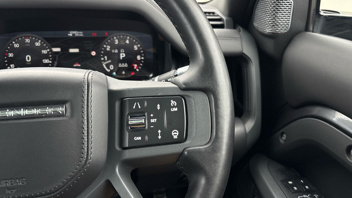 Land Rover Defender 110 Image 14