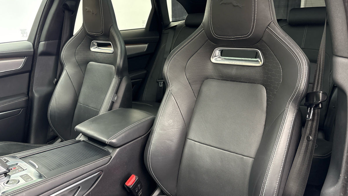 Jaguar F-PACE Image 7