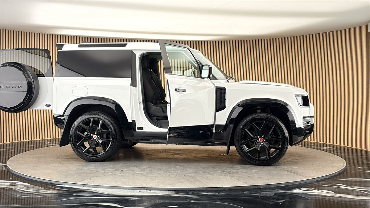 More views of Land Rover Defender 90