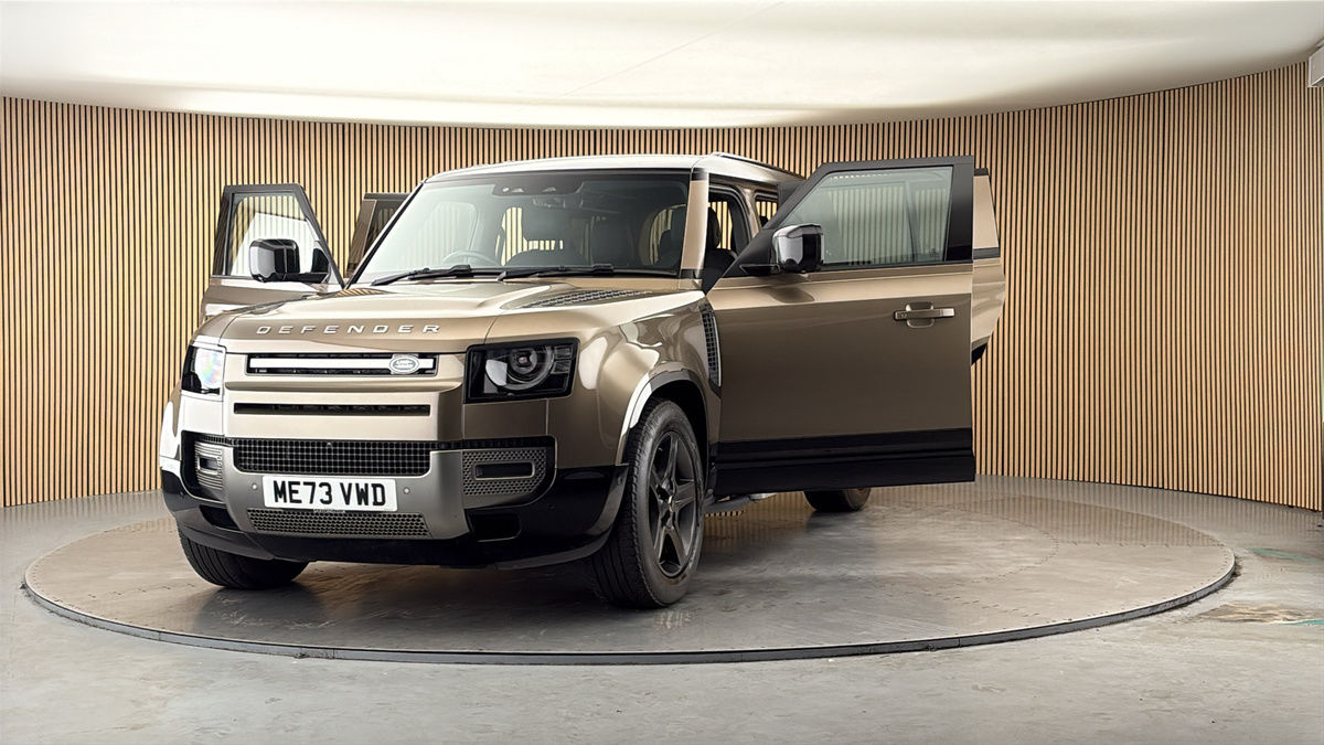 More views of Land Rover Defender 110
