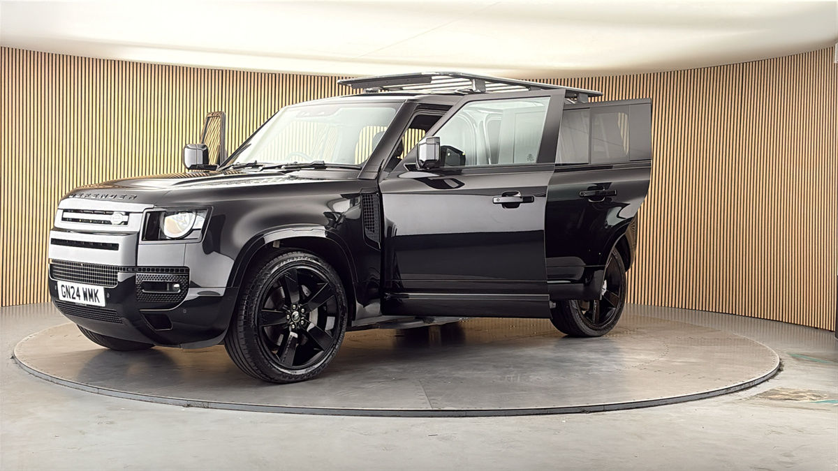 Land Rover Defender 110 Image 22