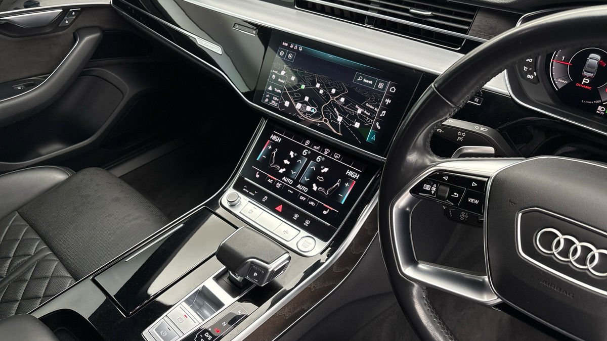 Audi A8 Image 18