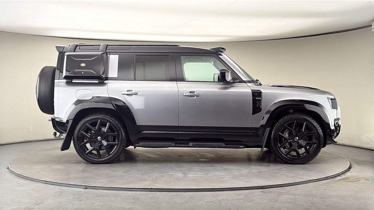 Land Rover Defender 110 Urban Image 16