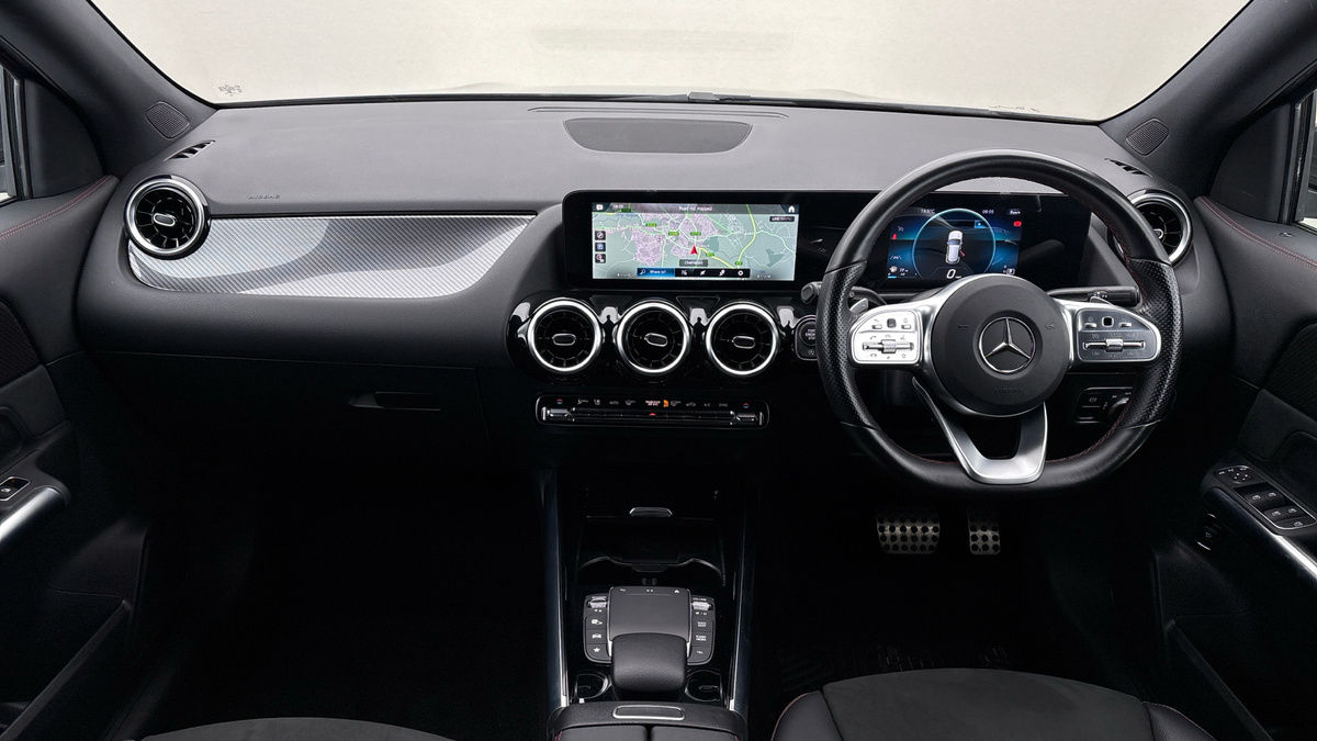 Mercedes-Benz GLA Image 12