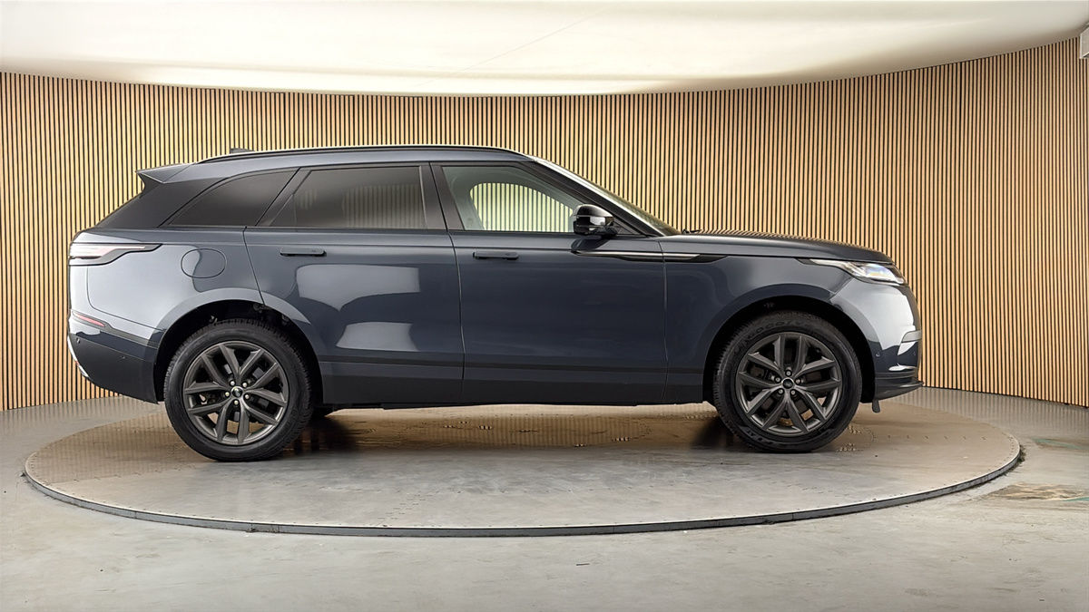 Land Rover Range Rover Velar Image 16