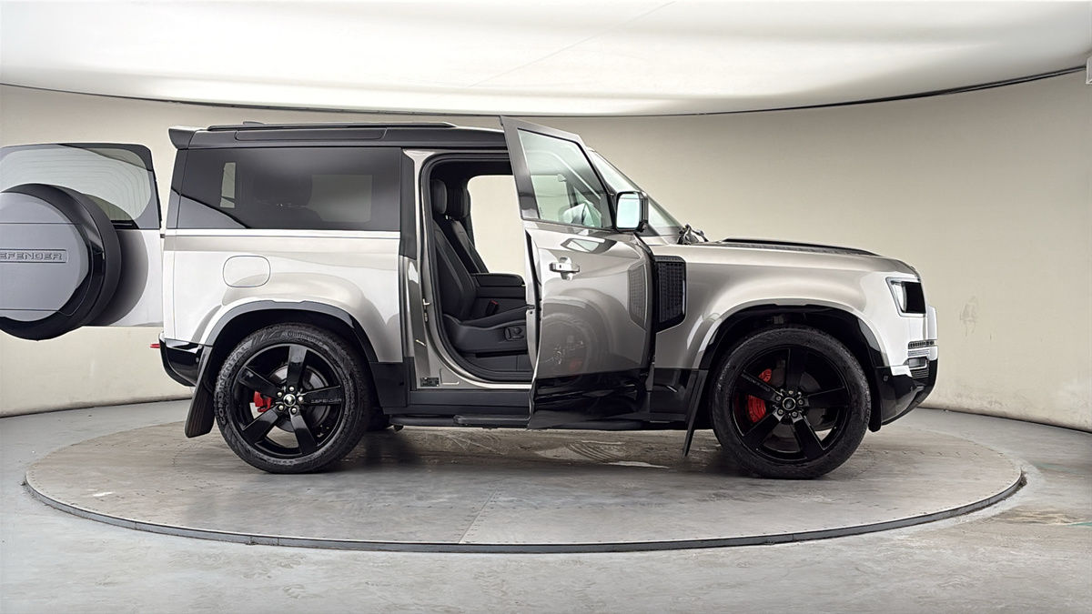 More views of Land Rover Defender 90