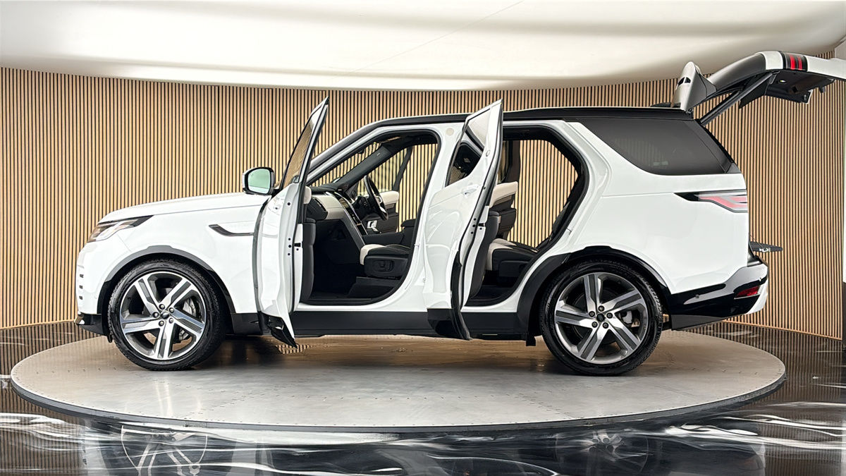 More views of Land Rover Discovery
