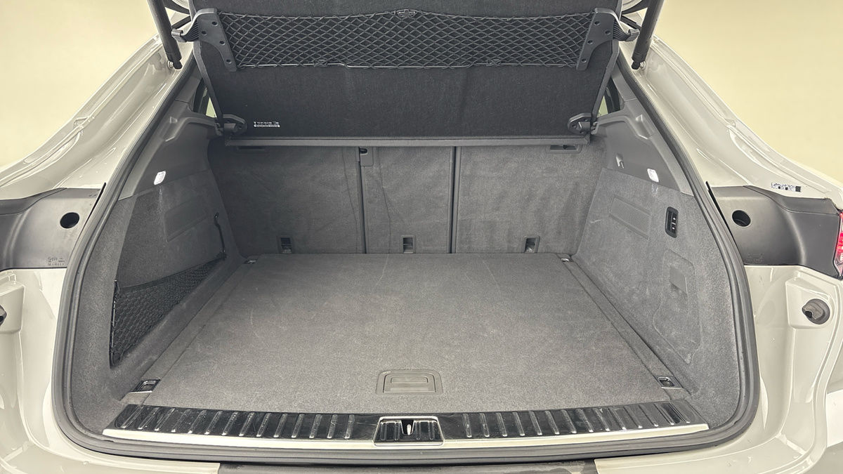 Porsche Cayenne Image 11