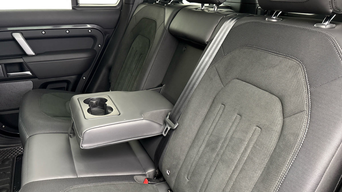 Land Rover Defender 110 Image 9