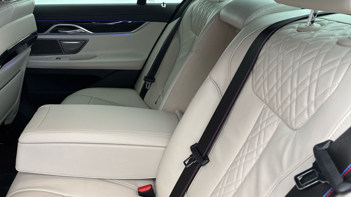 BMW 7 Series Image 9