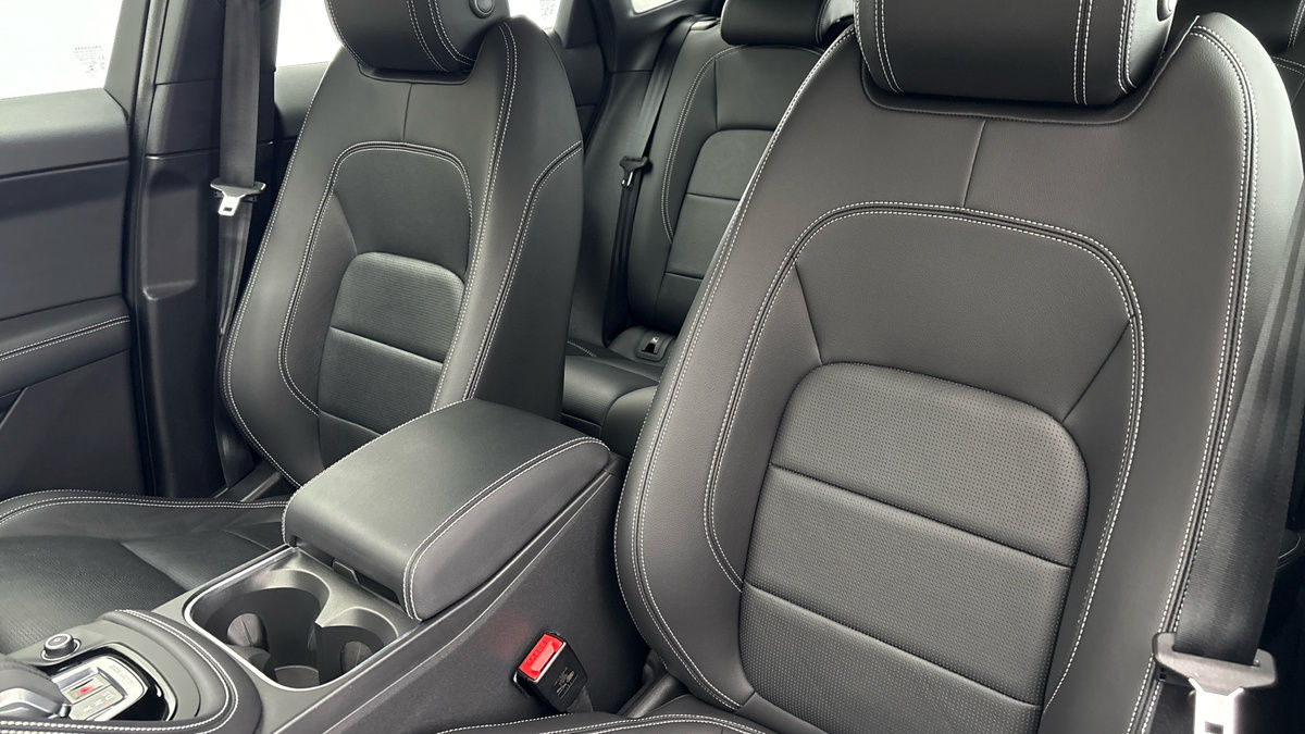 Jaguar E-PACE Image 7