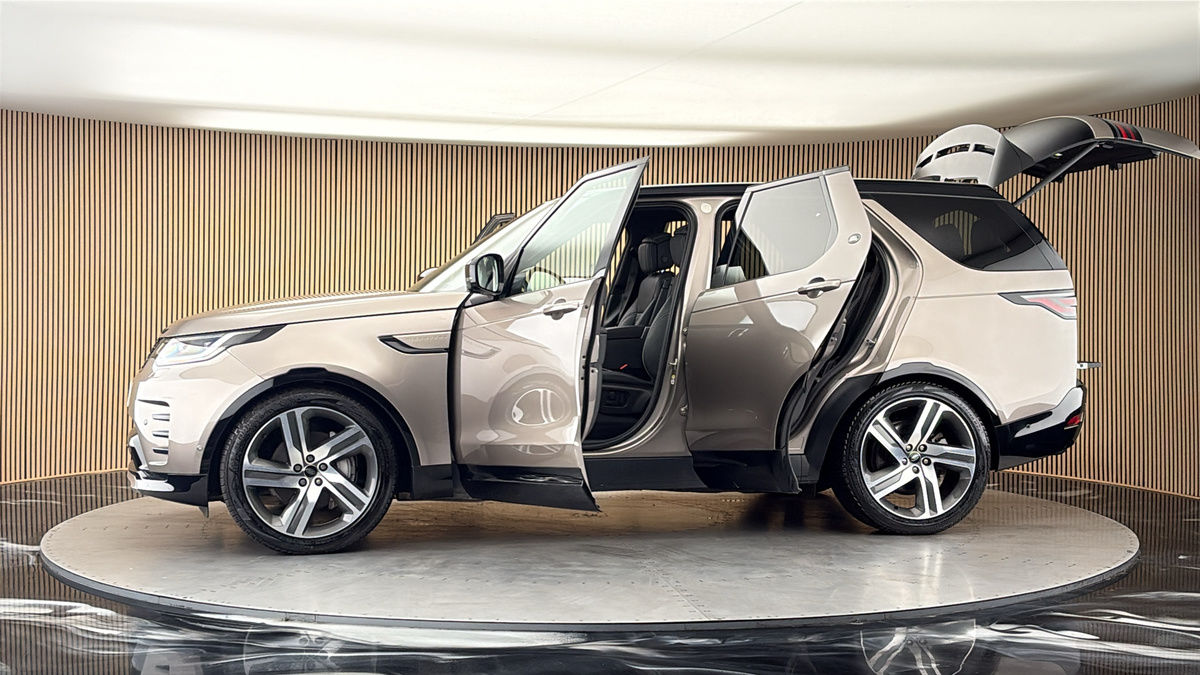 More views of Land Rover Discovery