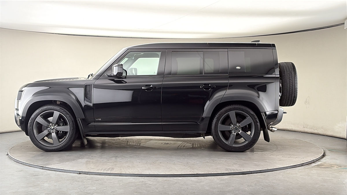 Land Rover Defender 110 Image 15