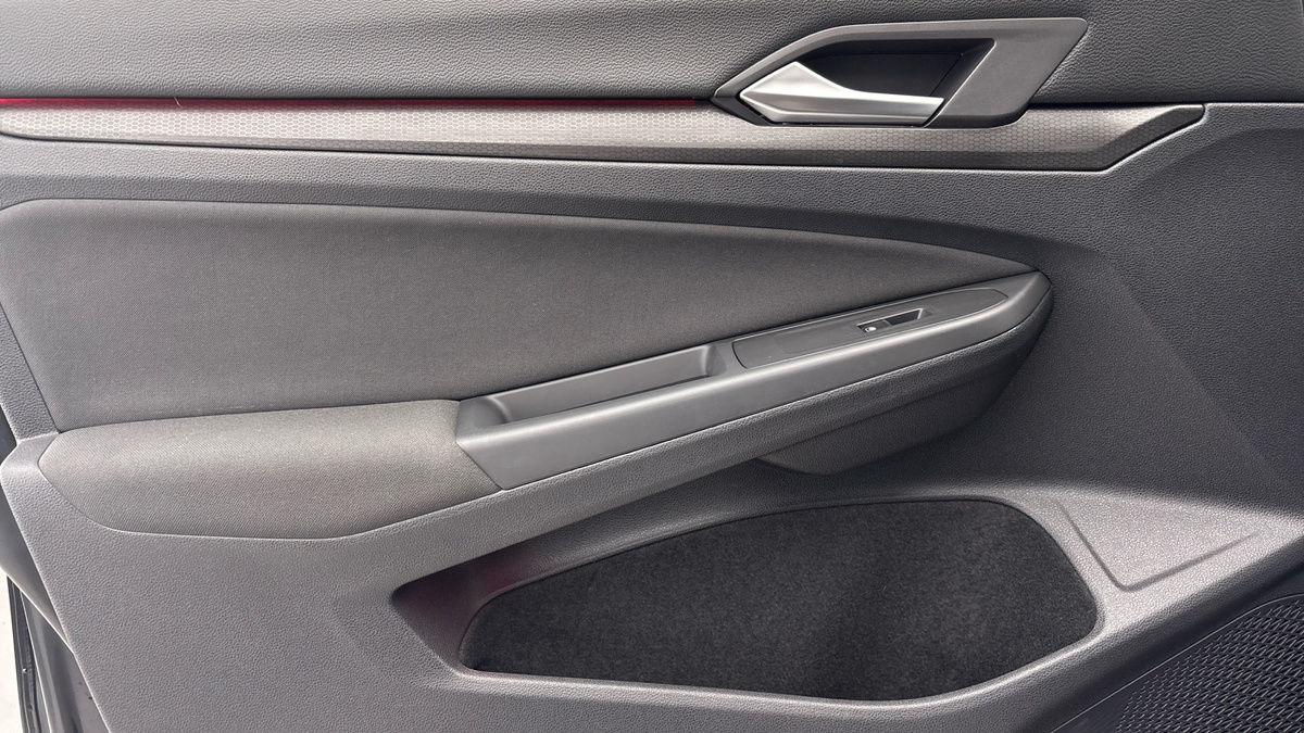 Volkswagen Golf Image 11