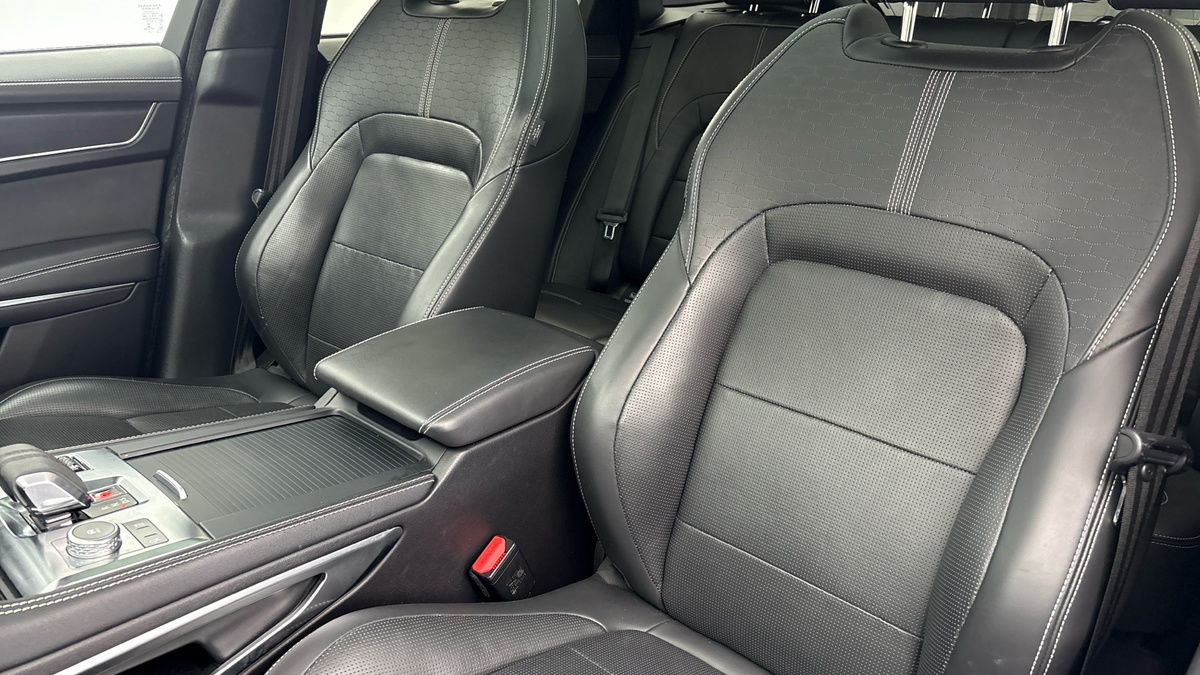 Jaguar F-PACE Image 7