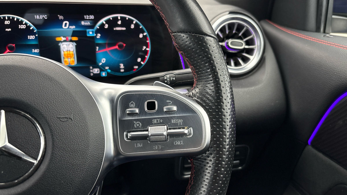 Mercedes-Benz GLB Image 14