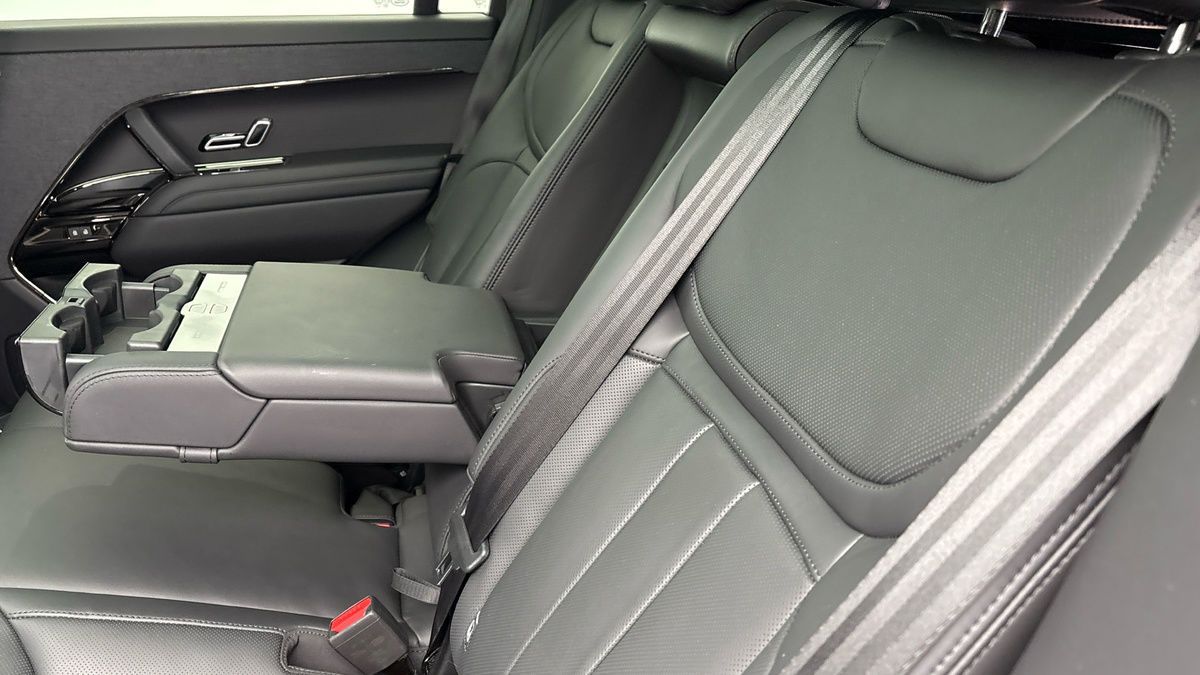 Land Rover Range Rover Sport Image 9