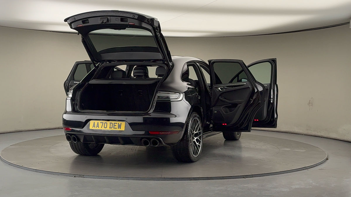 More views of Porsche Macan