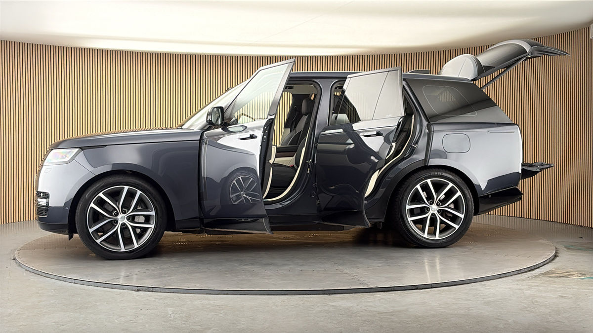 More views of Land Rover Range Rover