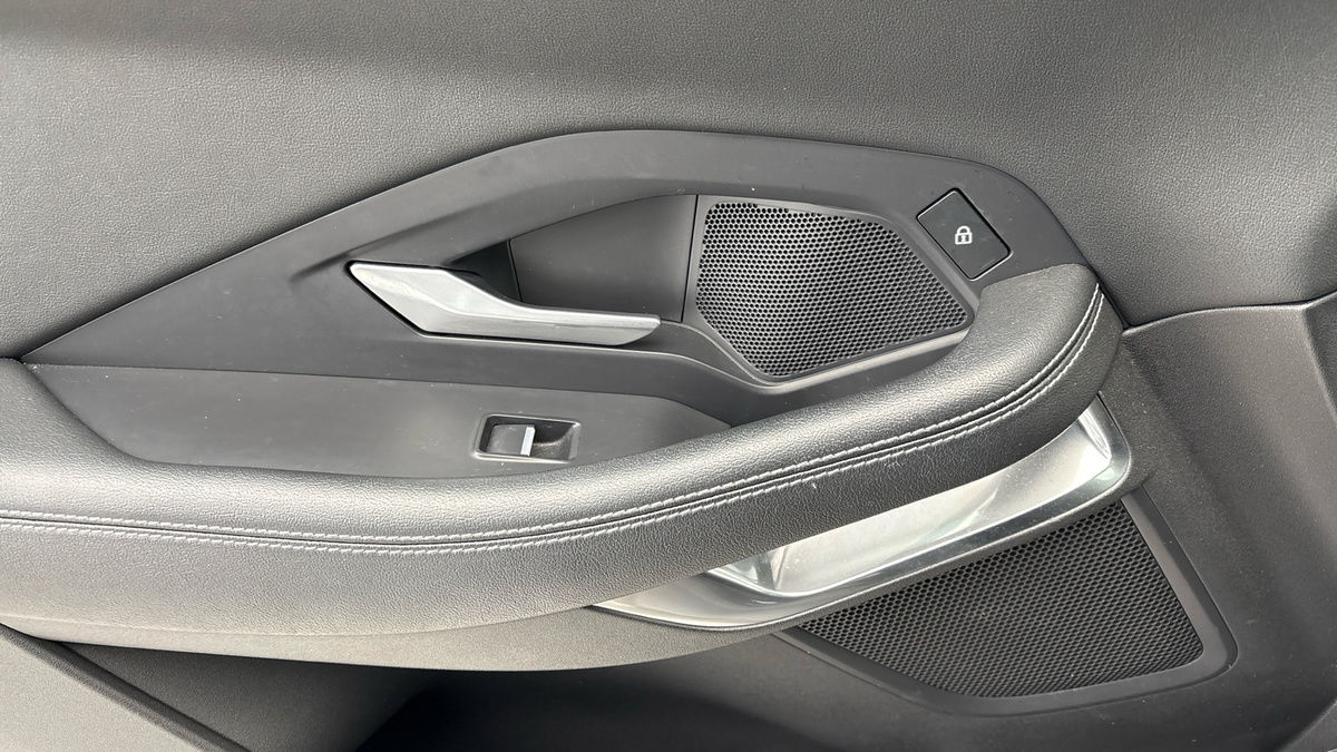 Jaguar E-PACE Image 19