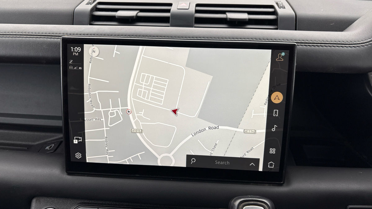Land Rover Defender 90 Image 17