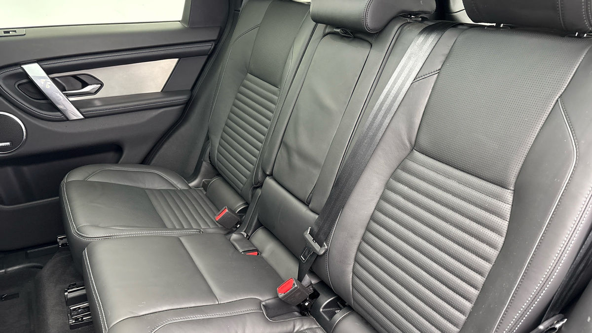 Land Rover Discovery Sport Image 8