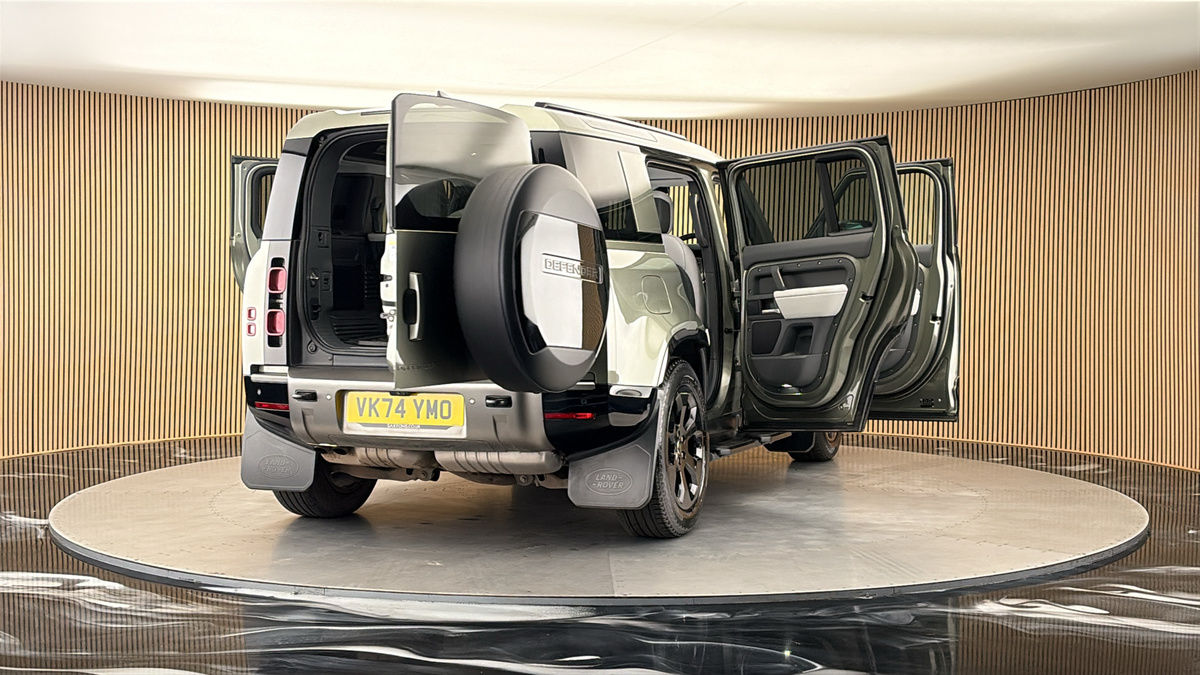 More views of Land Rover Defender 110