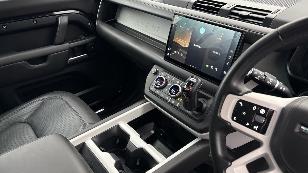 Land Rover Defender 110 Urban Image 18