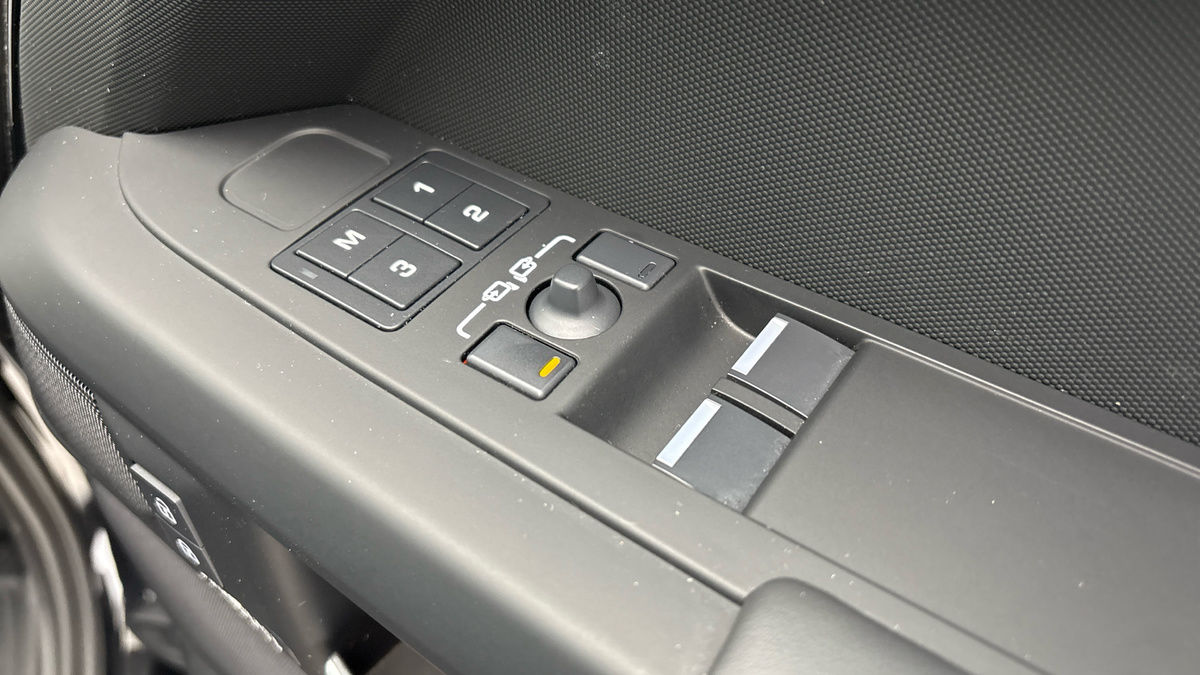 Land Rover Defender 90 Image 25