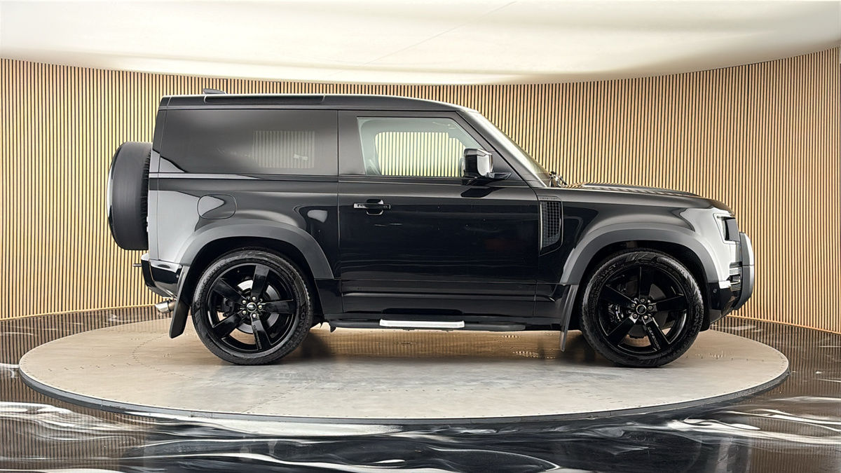 Land Rover Defender 90 Image 16