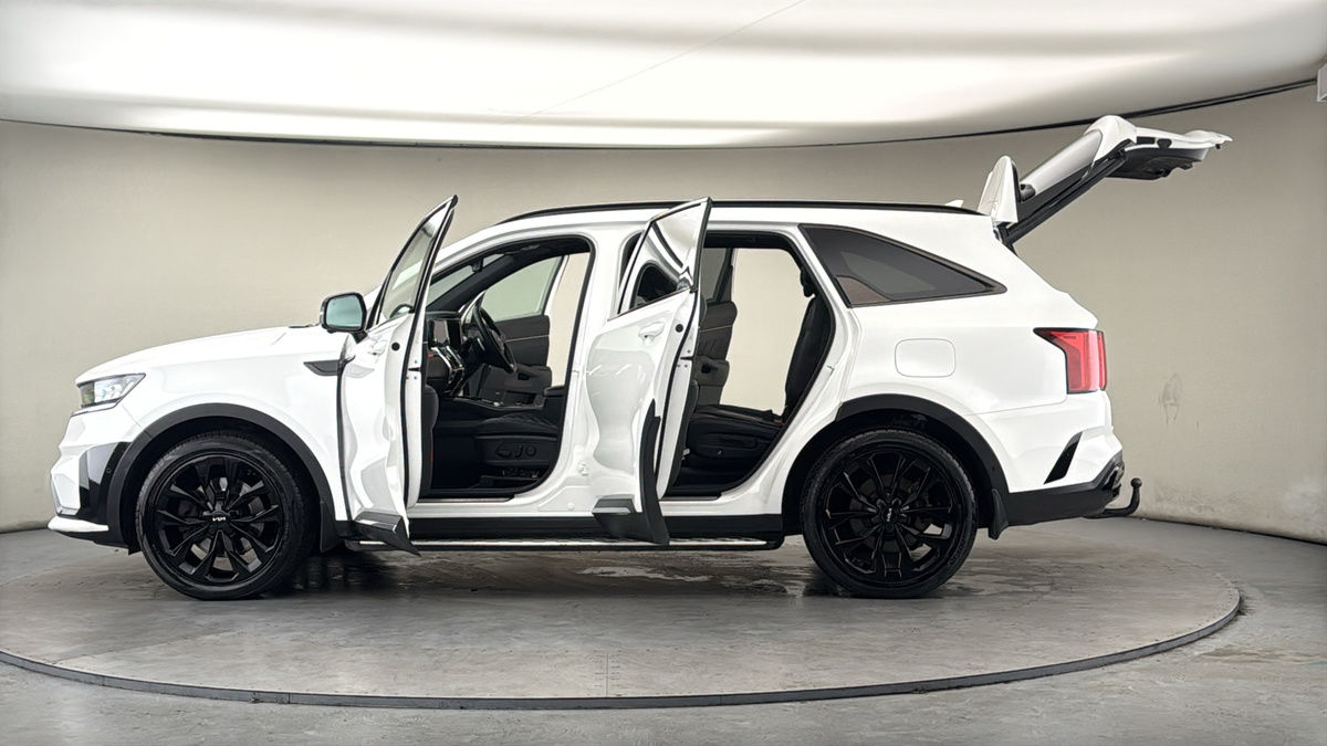 More views of Kia Sorento