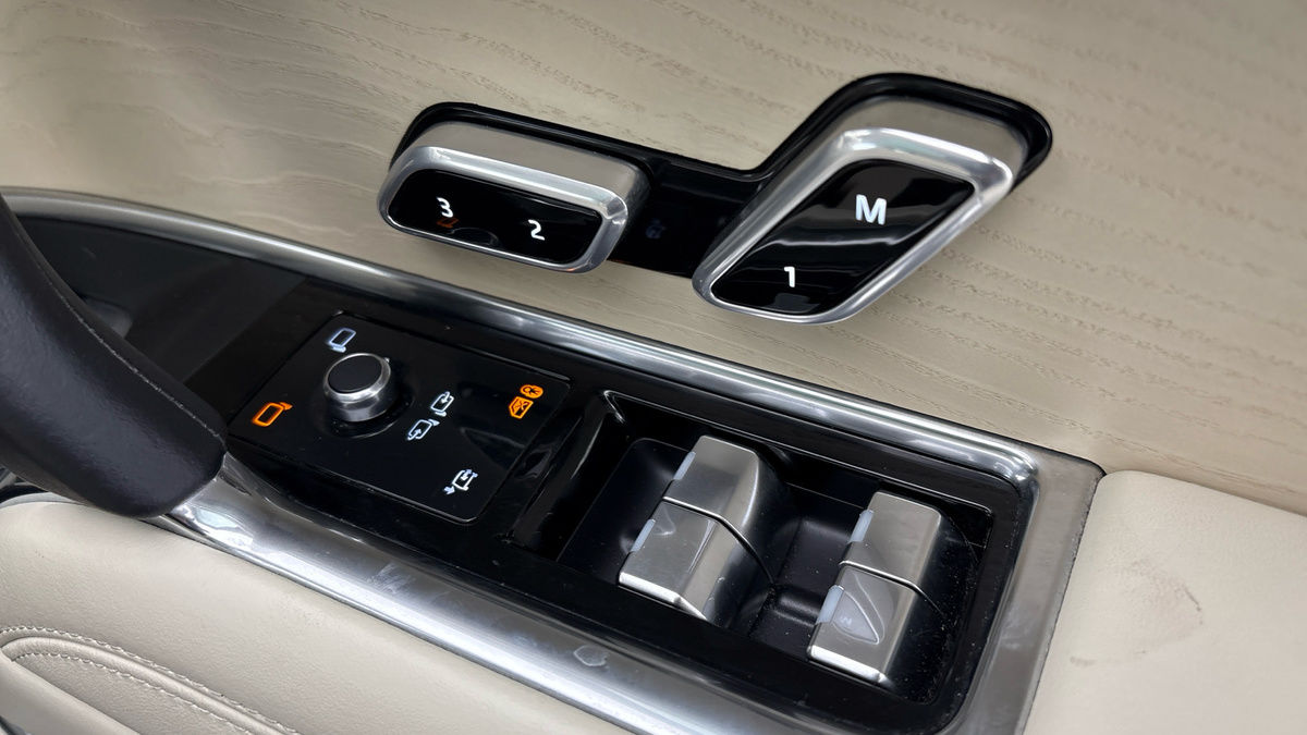 Land Rover Range Rover Image 25