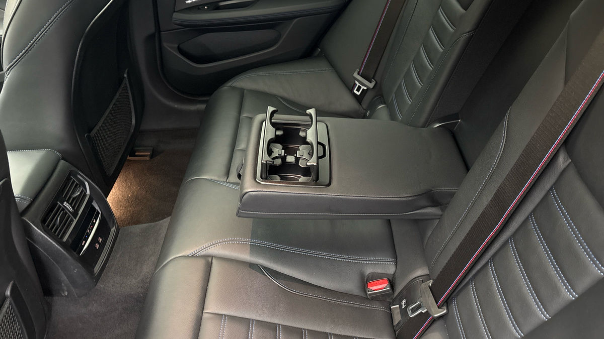 BMW i4 Image 9